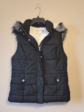 Green Tea Black Quilted Hooded Vest with Faux Fur Trim
